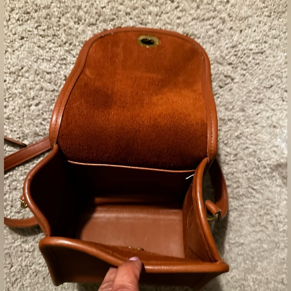 12/13 AT 3:00 PM EST COACH TALK
Vintage Coach 💼 👜……..and history!! - Picture 6 of 16